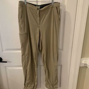 L.L. Bean Women's Pants 12 Khaki Stretch Explorer Nylon Blend Low Rise Slim‎ Leg